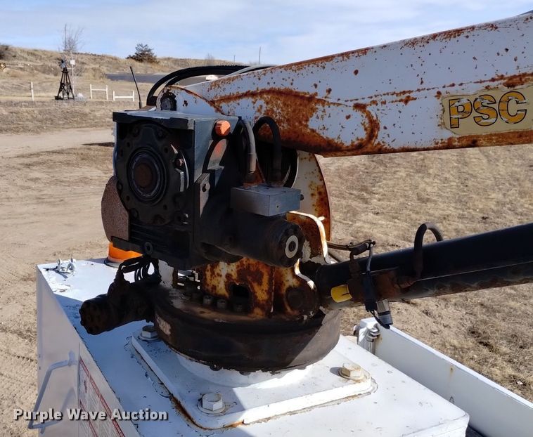 image for item LN9927 2004 Freightliner FL70 crane truck