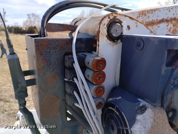 image for item LN9927 2004 Freightliner FL70 crane truck