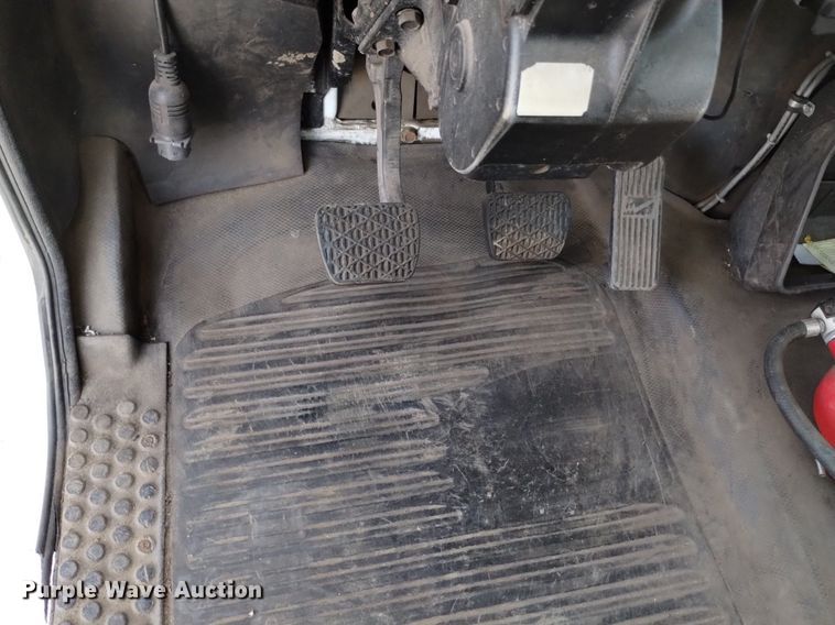 image for item LN9927 2004 Freightliner FL70 crane truck