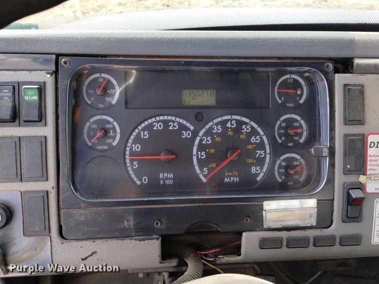 image for item LN9927 2004 Freightliner FL70 crane truck