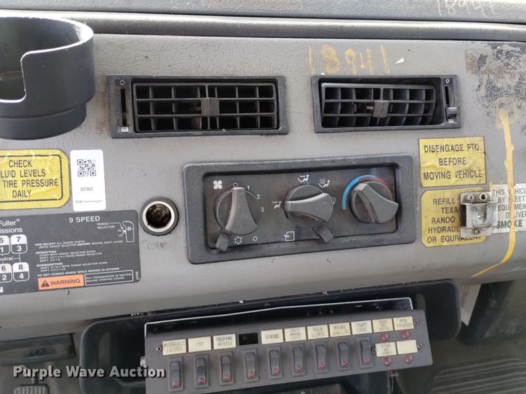 image for item LN9927 2004 Freightliner FL70 crane truck