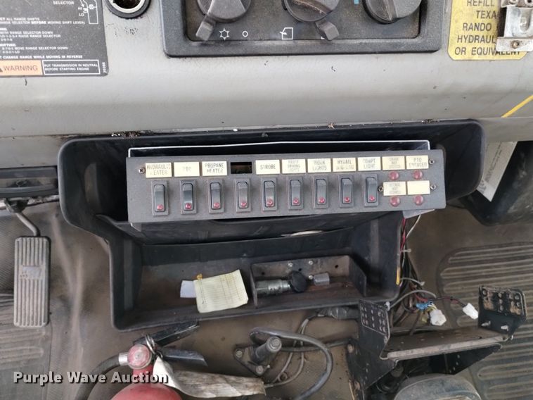 image for item LN9927 2004 Freightliner FL70 crane truck