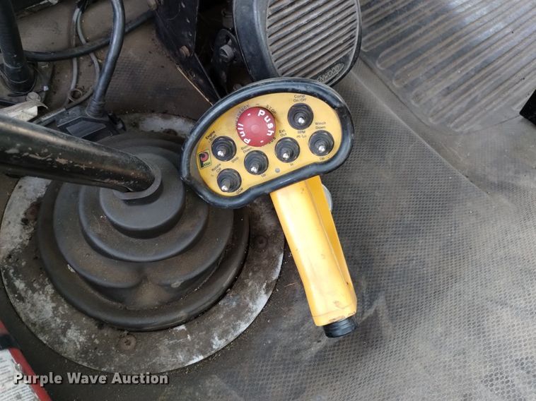 image for item LN9927 2004 Freightliner FL70 crane truck