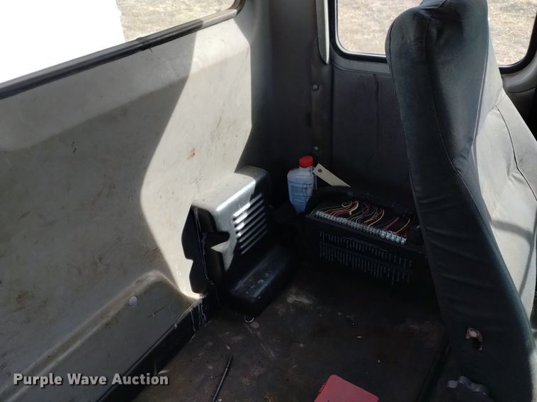 image for item LN9927 2004 Freightliner FL70 crane truck