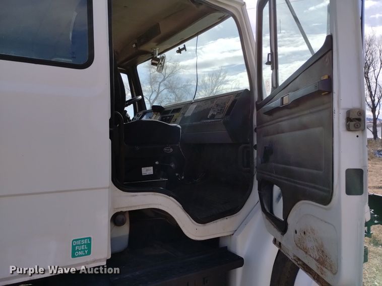 image for item LN9927 2004 Freightliner FL70 crane truck