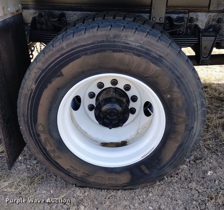 image for item LN9927 2004 Freightliner FL70 crane truck