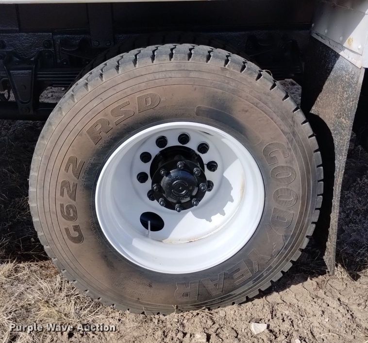 image for item LN9927 2004 Freightliner FL70 crane truck