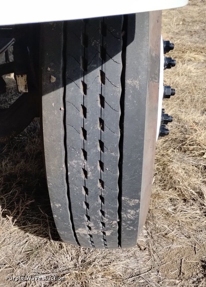 image for item LN9927 2004 Freightliner FL70 crane truck