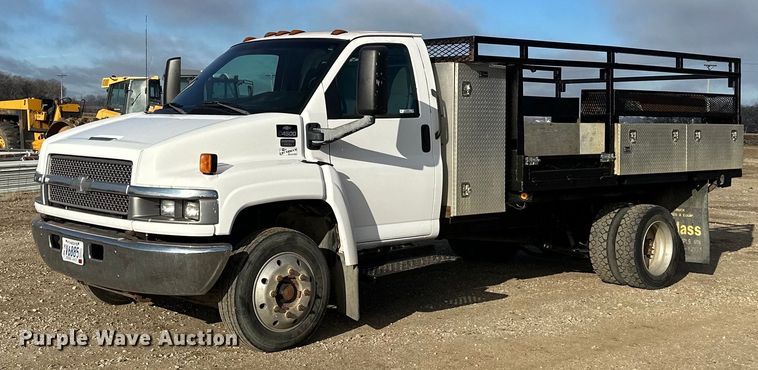 image for item LO9458 2004 Chevrolet  C4500 flatbed truck