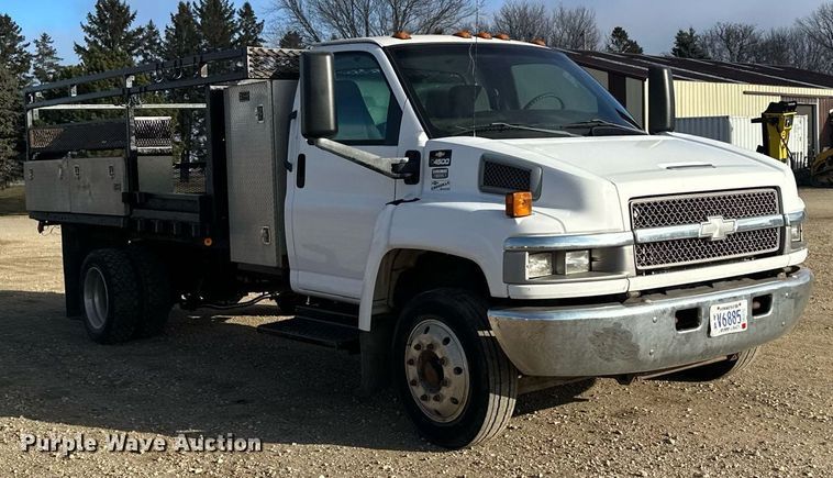 image for item LO9458 2004 Chevrolet  C4500 flatbed truck
