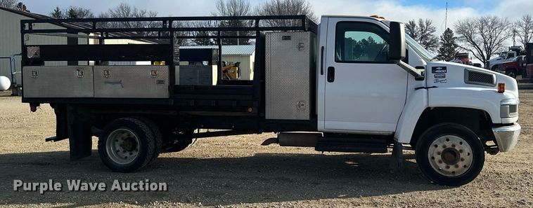 image for item LO9458 2004 Chevrolet  C4500 flatbed truck