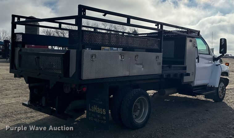 image for item LO9458 2004 Chevrolet  C4500 flatbed truck