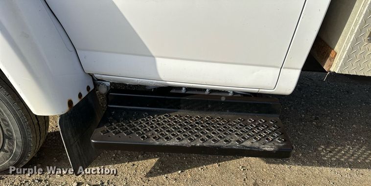 image for item LO9458 2004 Chevrolet  C4500 flatbed truck