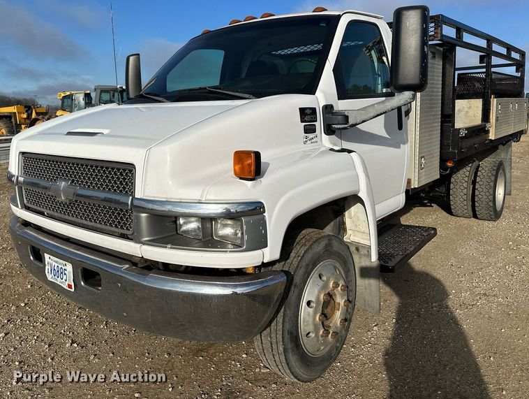 image for item LO9458 2004 Chevrolet  C4500 flatbed truck