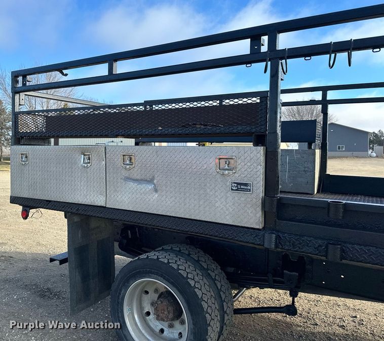 image for item LO9458 2004 Chevrolet  C4500 flatbed truck