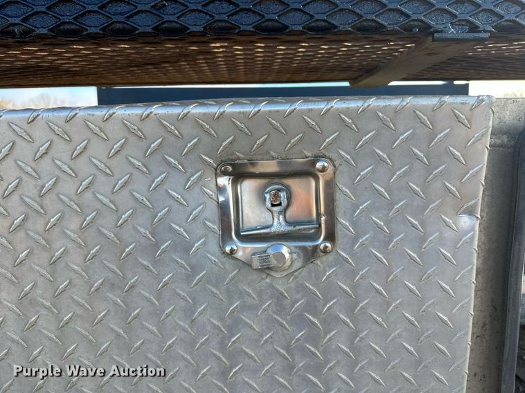 image for item LO9458 2004 Chevrolet  C4500 flatbed truck