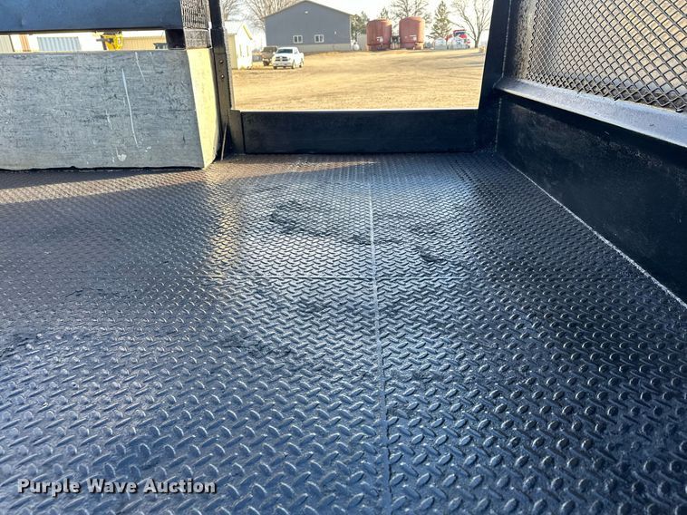 image for item LO9458 2004 Chevrolet  C4500 flatbed truck