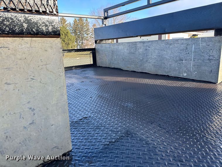 image for item LO9458 2004 Chevrolet  C4500 flatbed truck