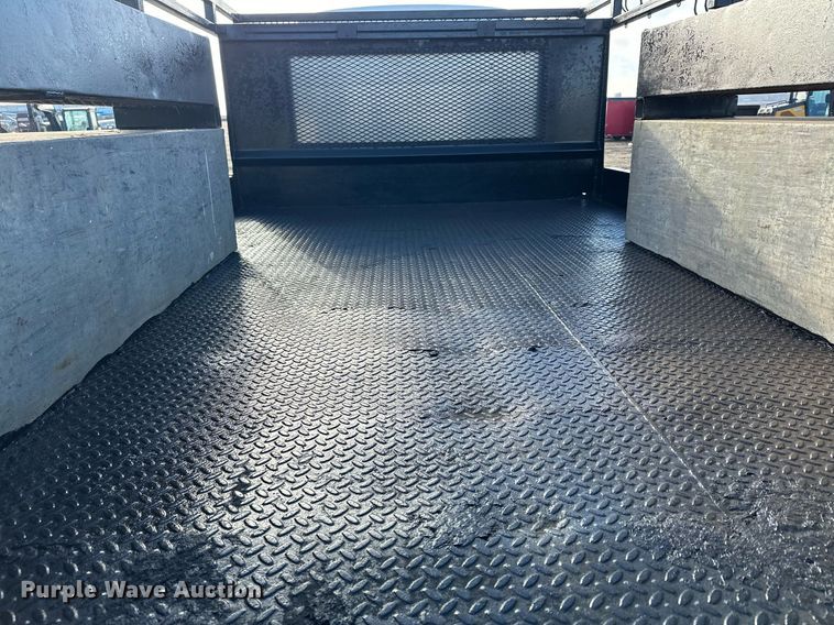 image for item LO9458 2004 Chevrolet  C4500 flatbed truck