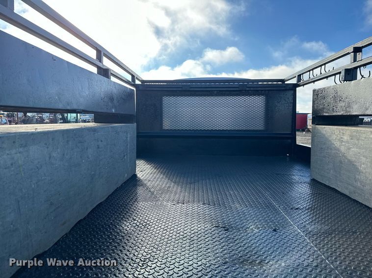 image for item LO9458 2004 Chevrolet  C4500 flatbed truck