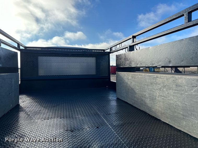 image for item LO9458 2004 Chevrolet  C4500 flatbed truck