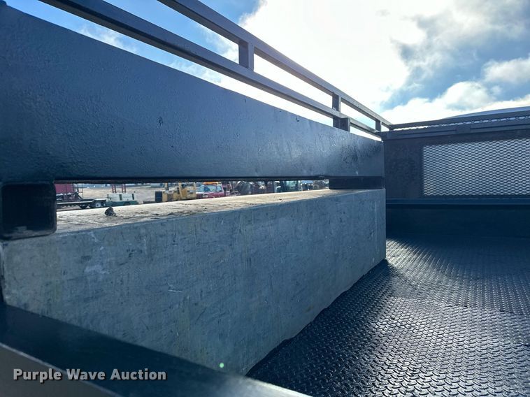 image for item LO9458 2004 Chevrolet  C4500 flatbed truck