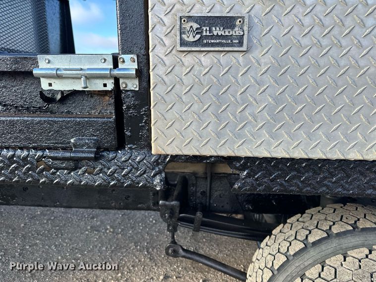 image for item LO9458 2004 Chevrolet  C4500 flatbed truck