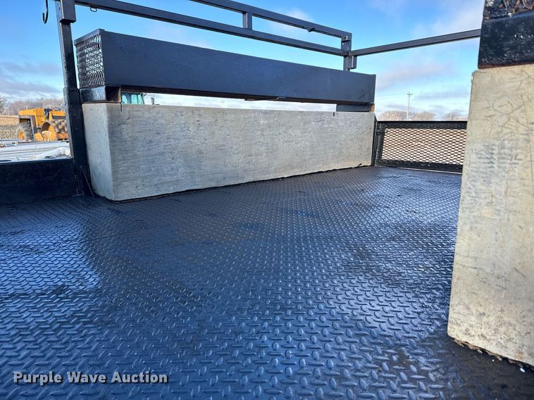 image for item LO9458 2004 Chevrolet  C4500 flatbed truck