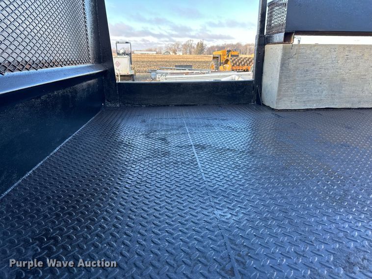 image for item LO9458 2004 Chevrolet  C4500 flatbed truck