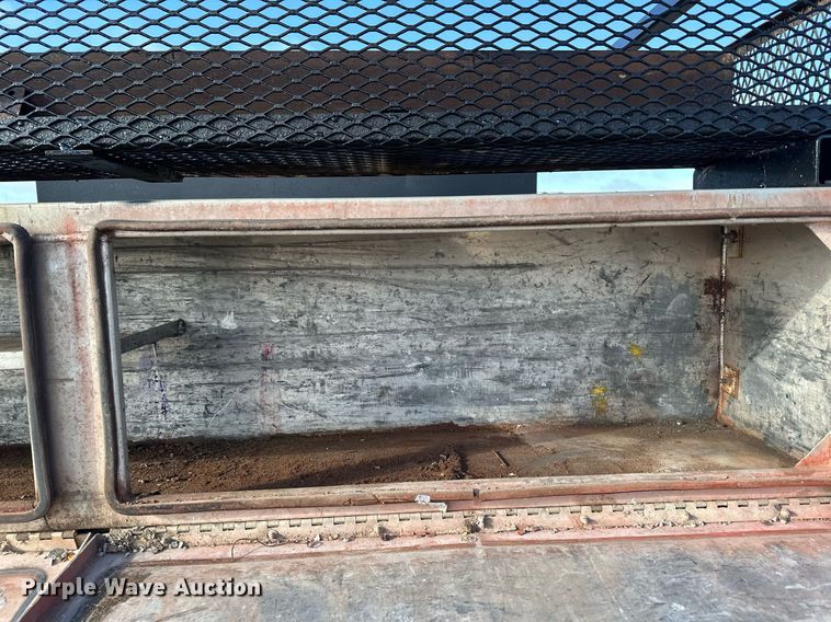 image for item LO9458 2004 Chevrolet  C4500 flatbed truck