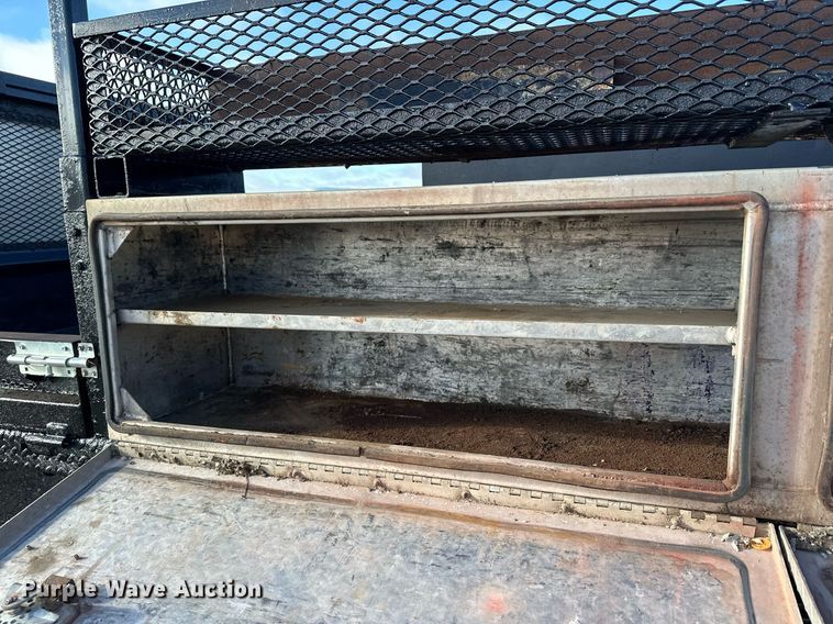 image for item LO9458 2004 Chevrolet  C4500 flatbed truck