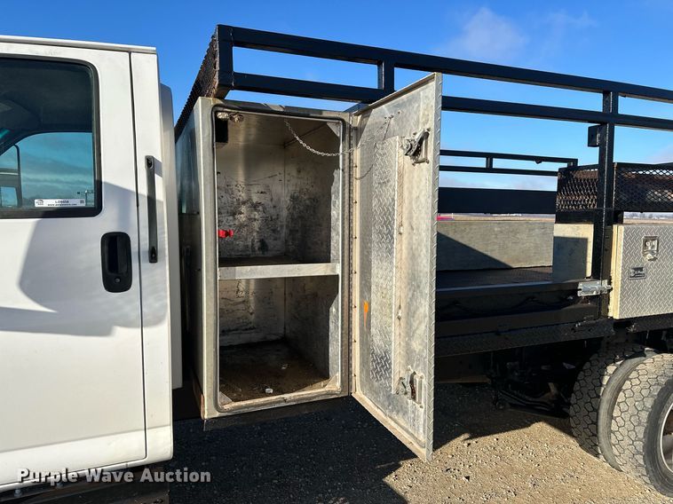 image for item LO9458 2004 Chevrolet  C4500 flatbed truck