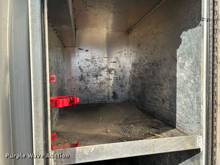 image for item LO9458 2004 Chevrolet  C4500 flatbed truck