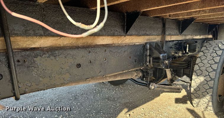 image for item LO9458 2004 Chevrolet  C4500 flatbed truck