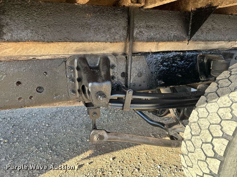 image for item LO9458 2004 Chevrolet  C4500 flatbed truck