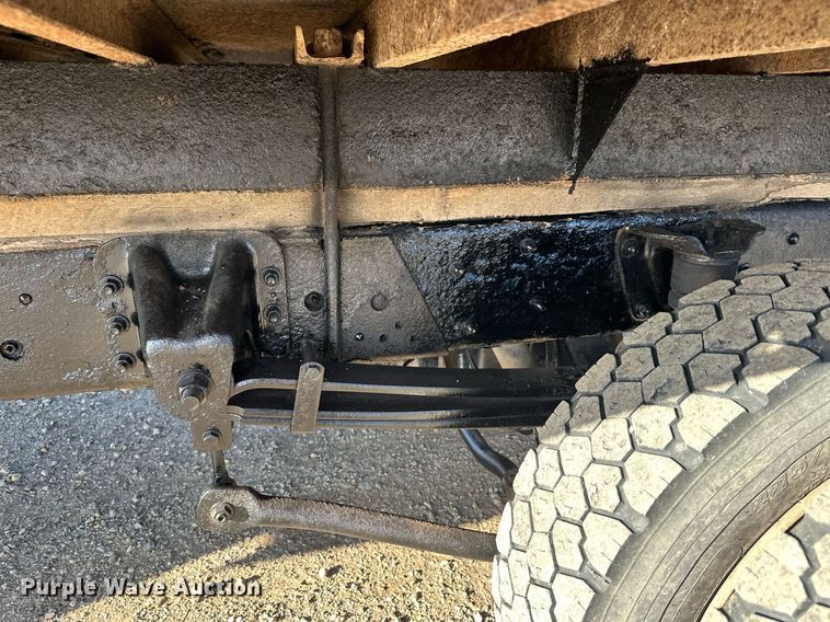 image for item LO9458 2004 Chevrolet  C4500 flatbed truck