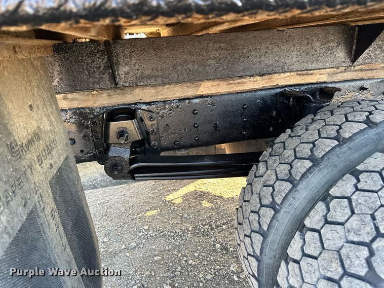 image for item LO9458 2004 Chevrolet  C4500 flatbed truck