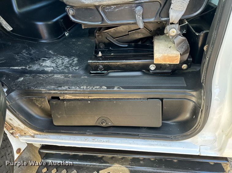 image for item LO9458 2004 Chevrolet  C4500 flatbed truck