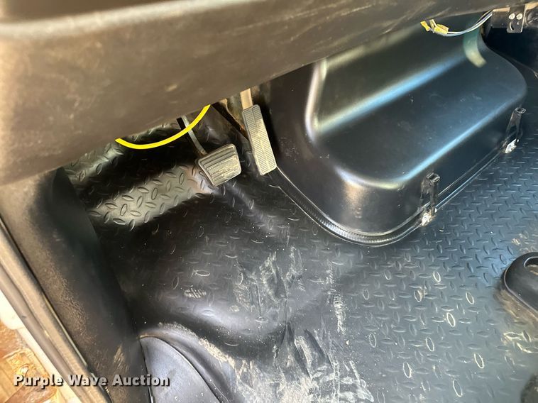 image for item LO9458 2004 Chevrolet  C4500 flatbed truck