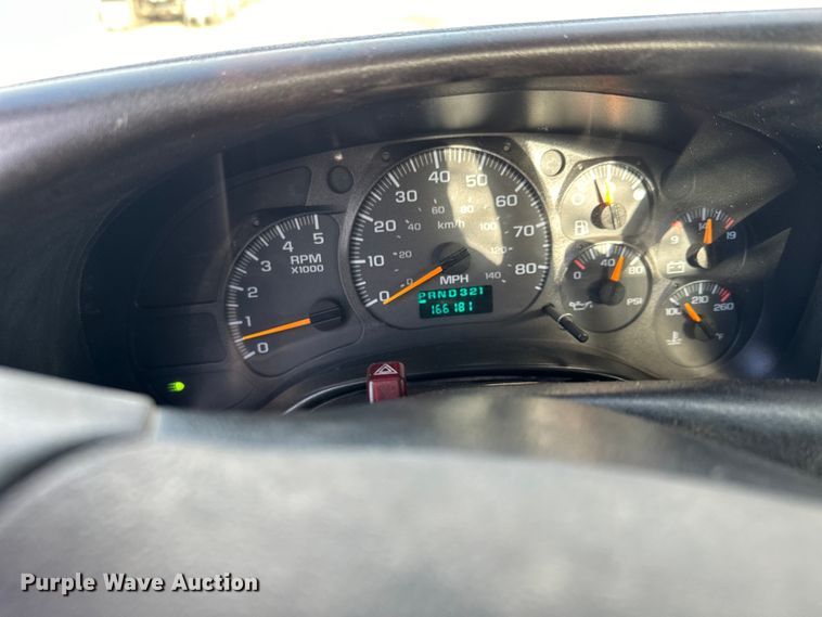 image for item LO9458 2004 Chevrolet  C4500 flatbed truck