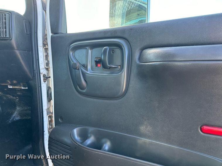 image for item LO9458 2004 Chevrolet  C4500 flatbed truck