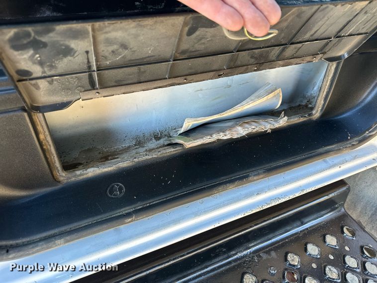 image for item LO9458 2004 Chevrolet  C4500 flatbed truck