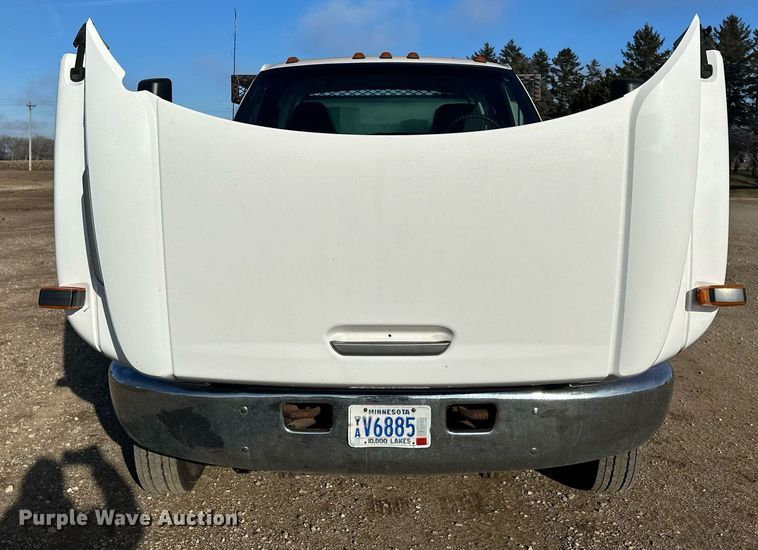 image for item LO9458 2004 Chevrolet  C4500 flatbed truck