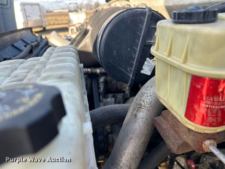 image for item LO9458 2004 Chevrolet  C4500 flatbed truck