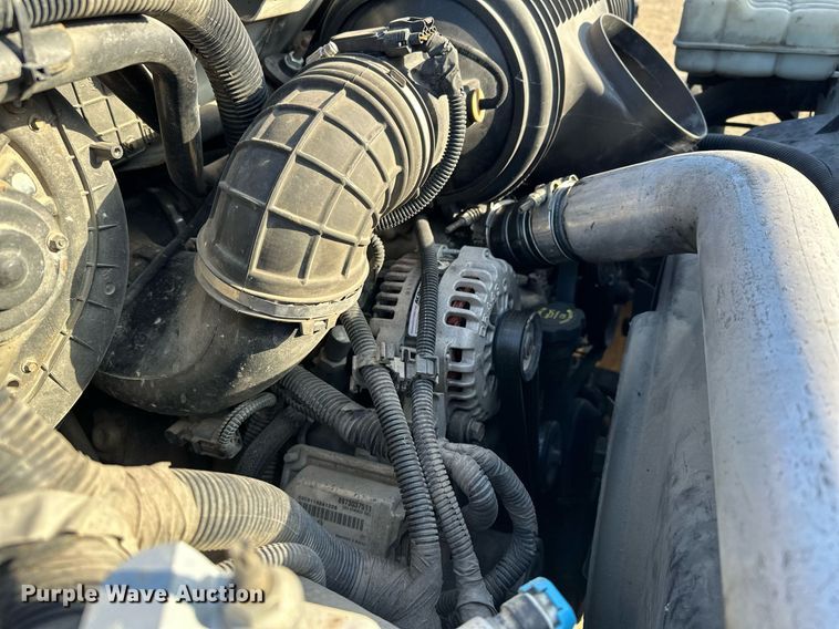 image for item LO9458 2004 Chevrolet  C4500 flatbed truck