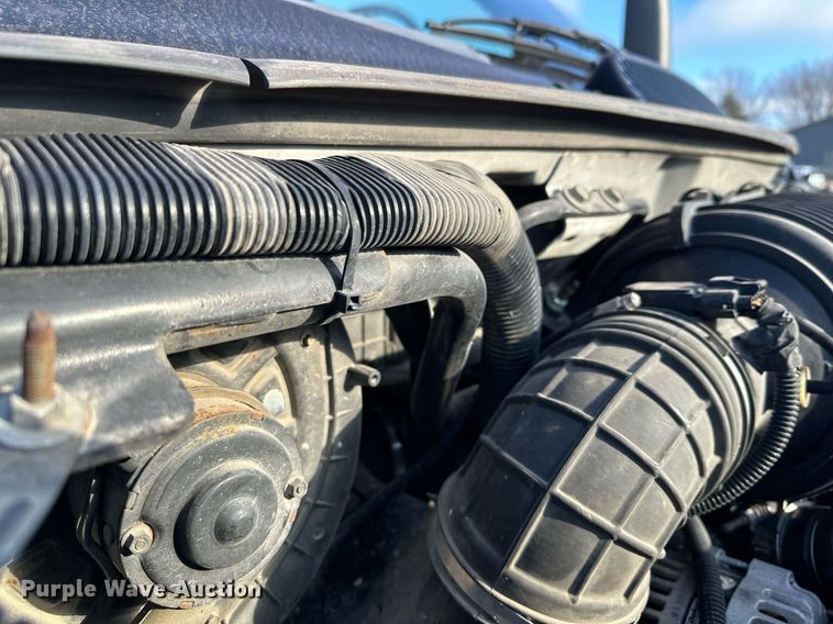 image for item LO9458 2004 Chevrolet  C4500 flatbed truck