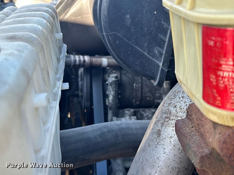 image for item LO9458 2004 Chevrolet  C4500 flatbed truck