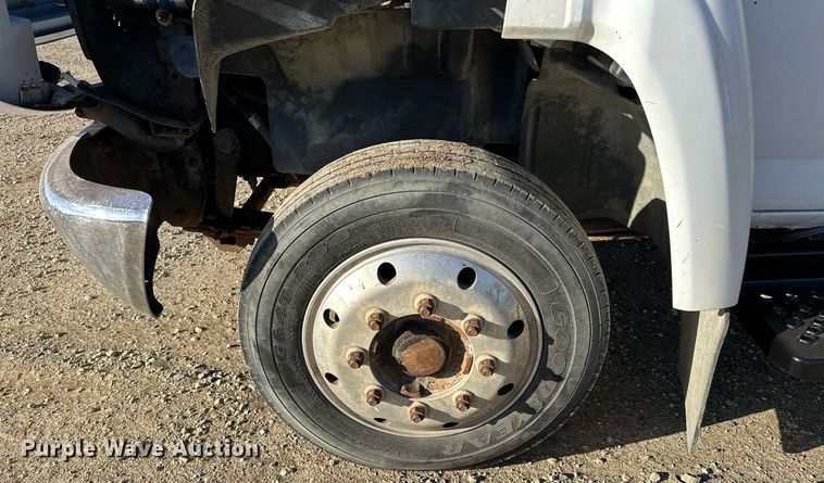 image for item LO9458 2004 Chevrolet  C4500 flatbed truck