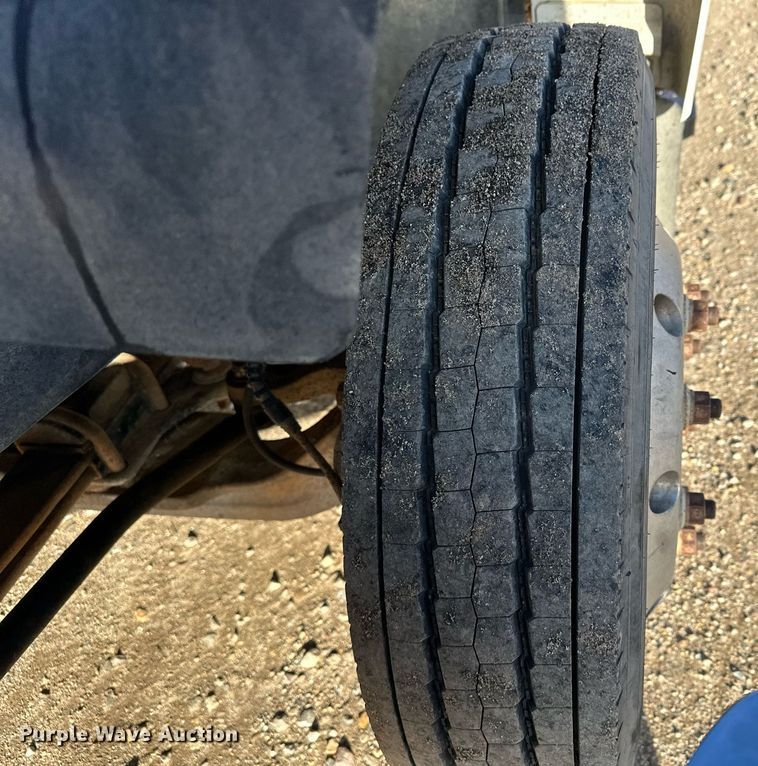 image for item LO9458 2004 Chevrolet  C4500 flatbed truck