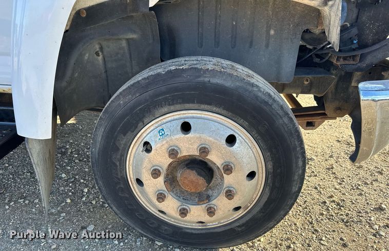 image for item LO9458 2004 Chevrolet  C4500 flatbed truck